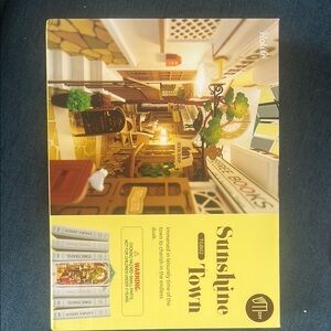 Rolife Sunshine Town DIY Book End Kit